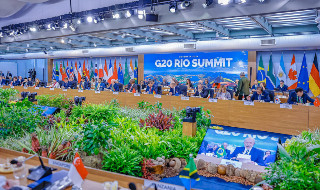 Leaders meeting in the G20 Rio Summit Hall